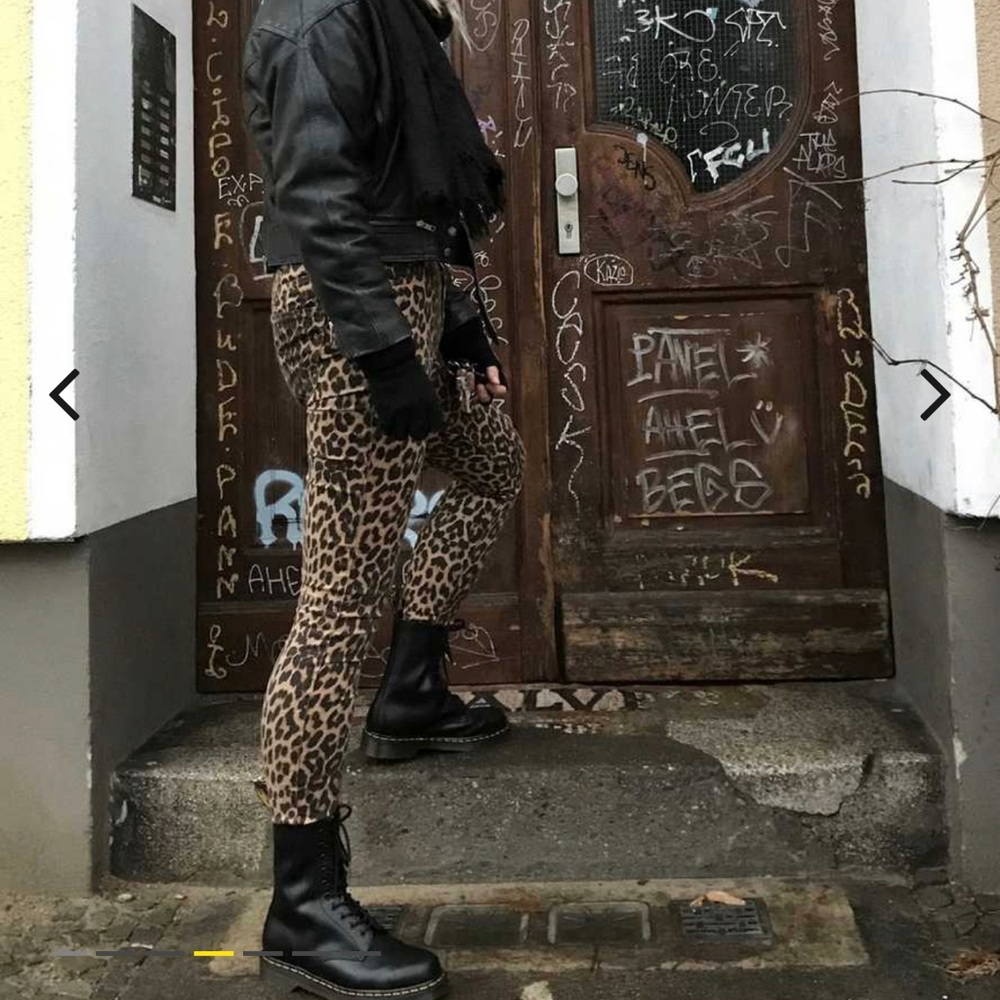 Dr. Martens 1490 SMOOTH LEATHER MID CALF BOOTS